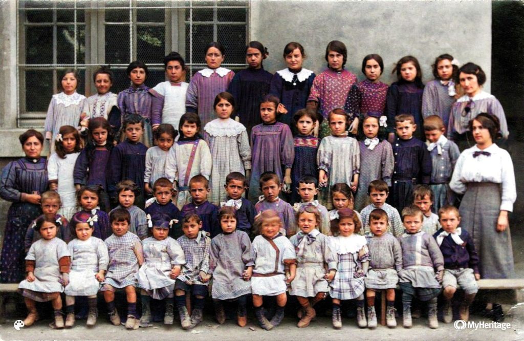 Les élèves de Vendémian vers 1914, photo colorisée par MyHeritage